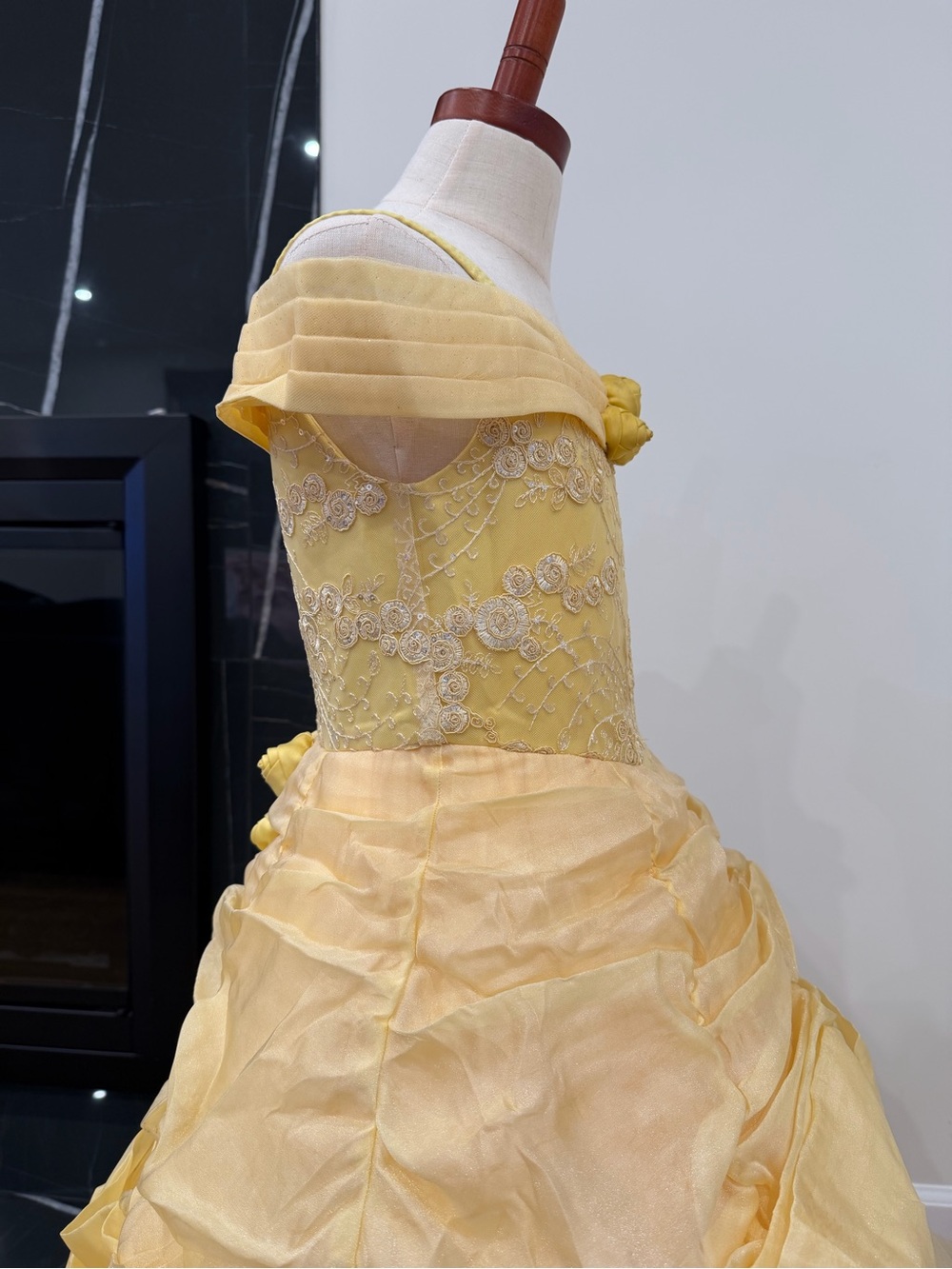 Disney princess signature collection Belle - Picture 7 of 10